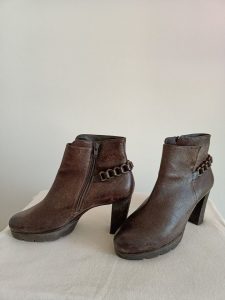 Beispiel von gepflegten Glattleder Schuhen/Stiefel