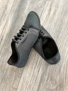 Beispiel von einem Paar City Barfuß-Sneaker von Leguano 