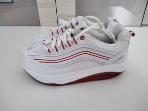 Beispiel von weißen Walkmaxx Fitness Schuhen